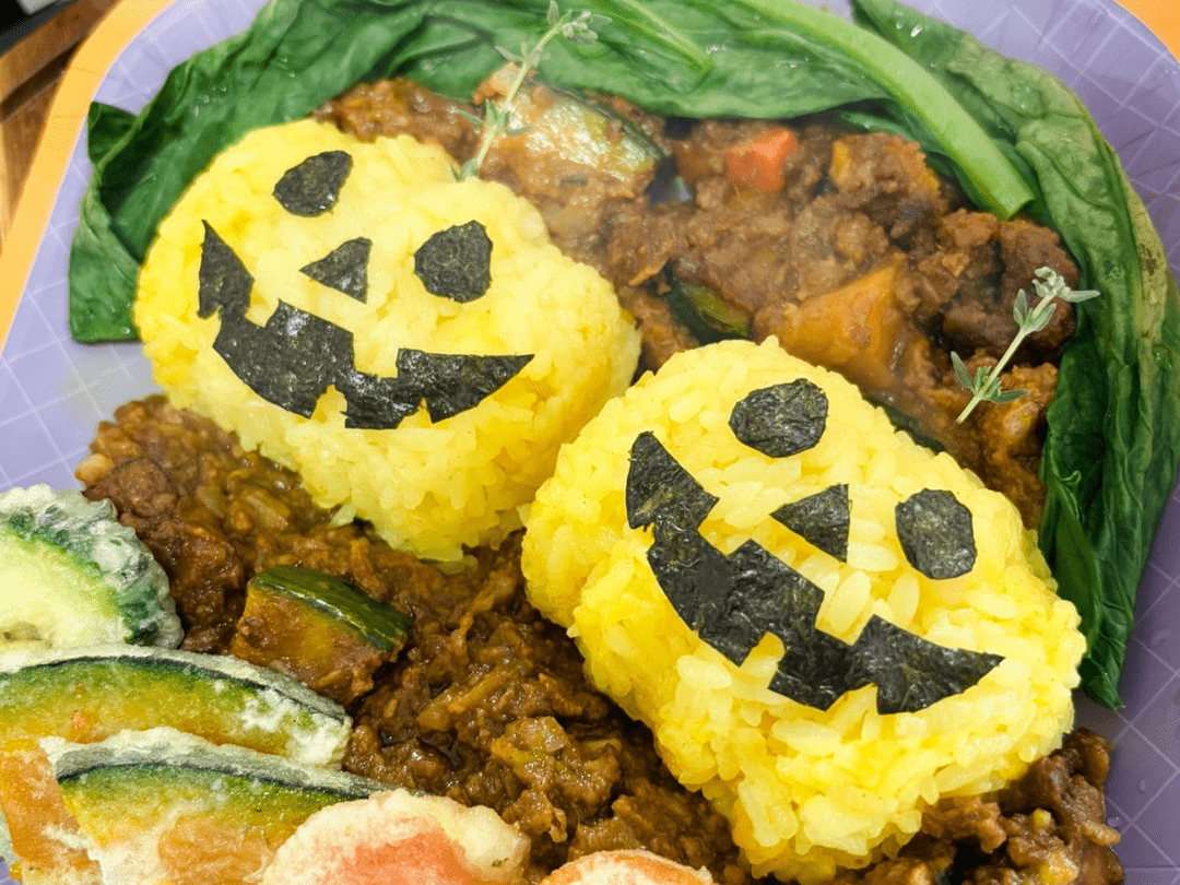 完成したジャックオーランタン風パンプキンドライカレー