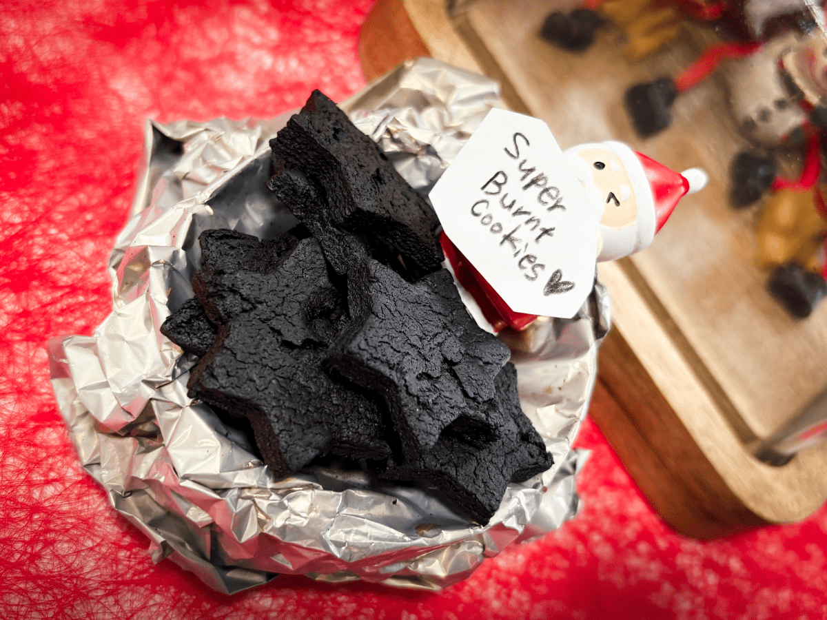 焦げてしまったクッキーの様子